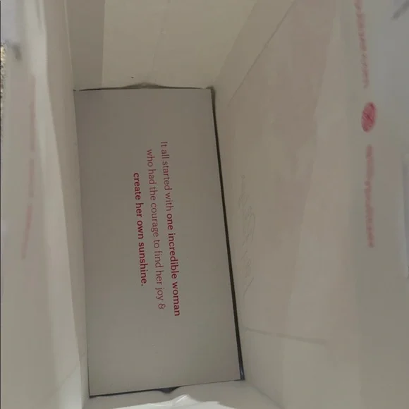 Lilly Pulitzer gift shopping bag. No defects. Used 1x to bring home purchase. - Picture 4 of 8